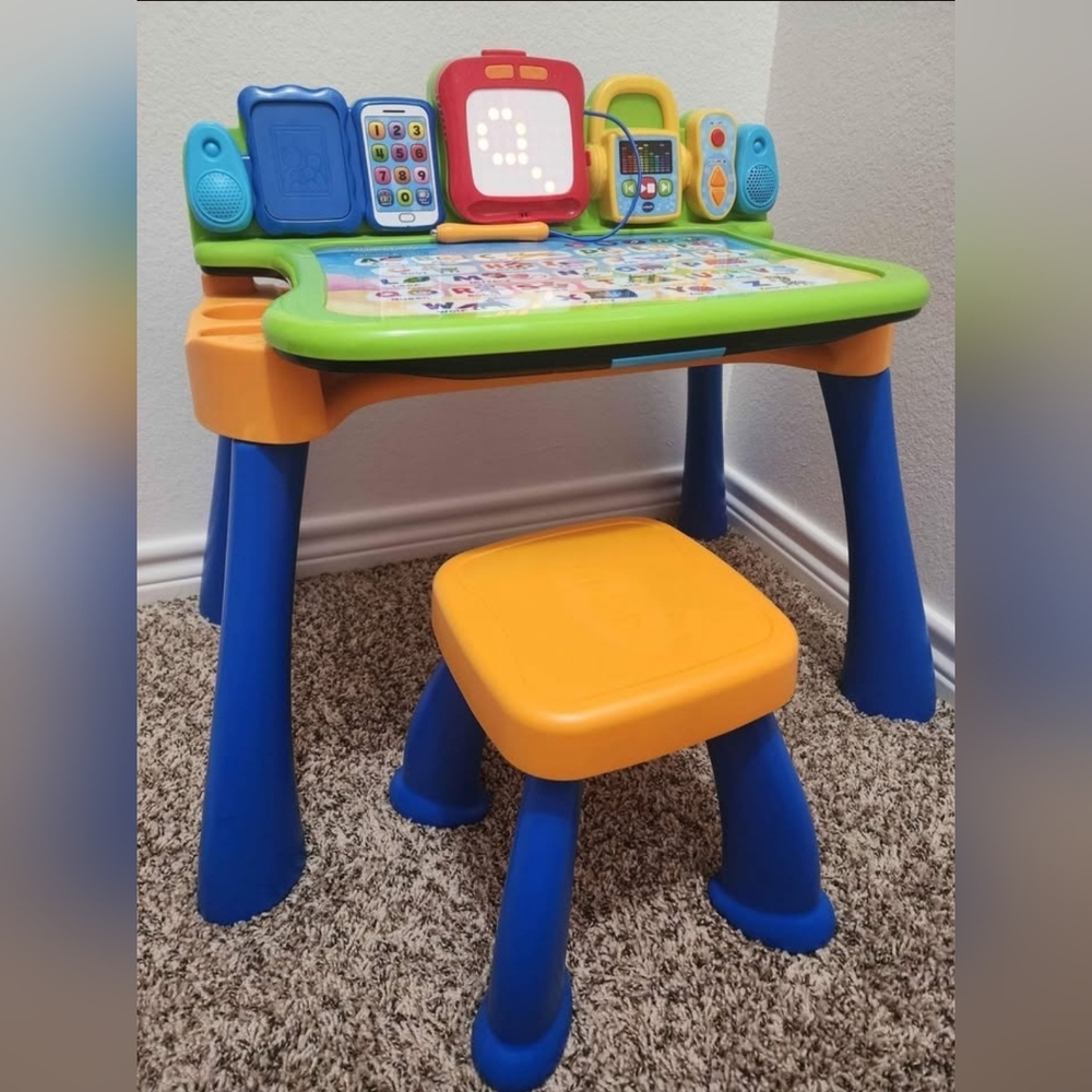 Vtech Touch & Learn Desk - Picture 6 of 7